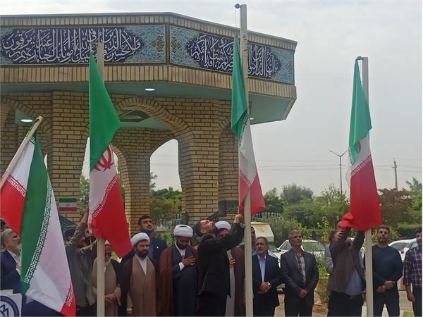 گزارش تصویری آیین برافراشتن پرچم مقدس جمهوری اسلامی ایران در دانشکده داروسازی