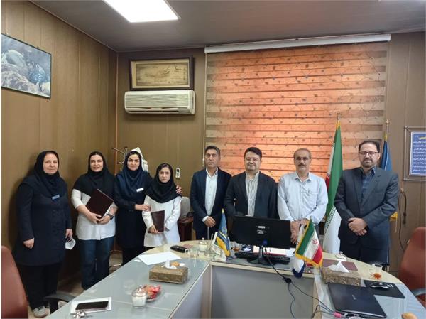 تجلیل مدیر مرکز آموزشی درمانی امام خمینی(ره) کرمانشاه از تلاشگران حوزه بینایی‌سنجی