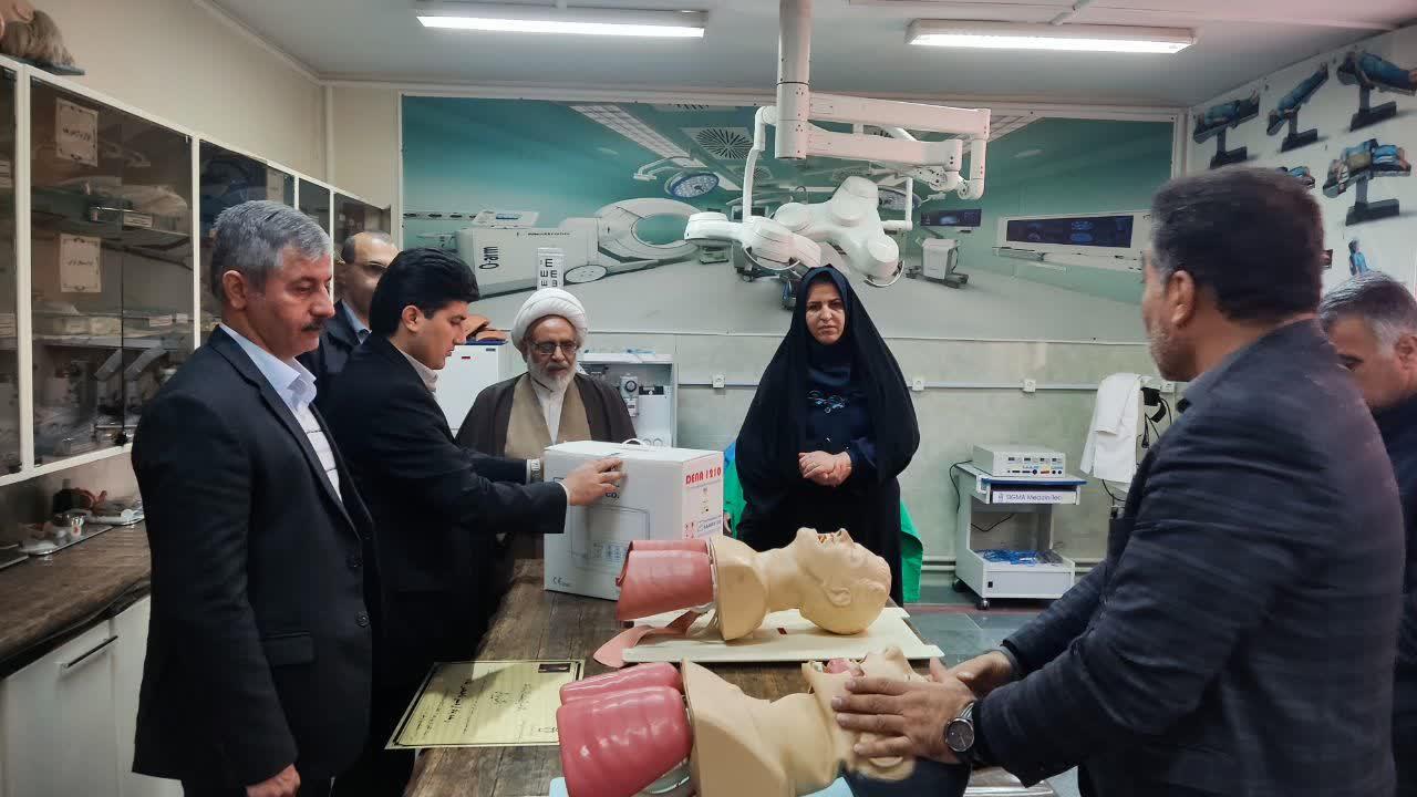 اهدای دستگاه الکتروکاردیوگرافی ۱۲ کاناله به دانشکده5