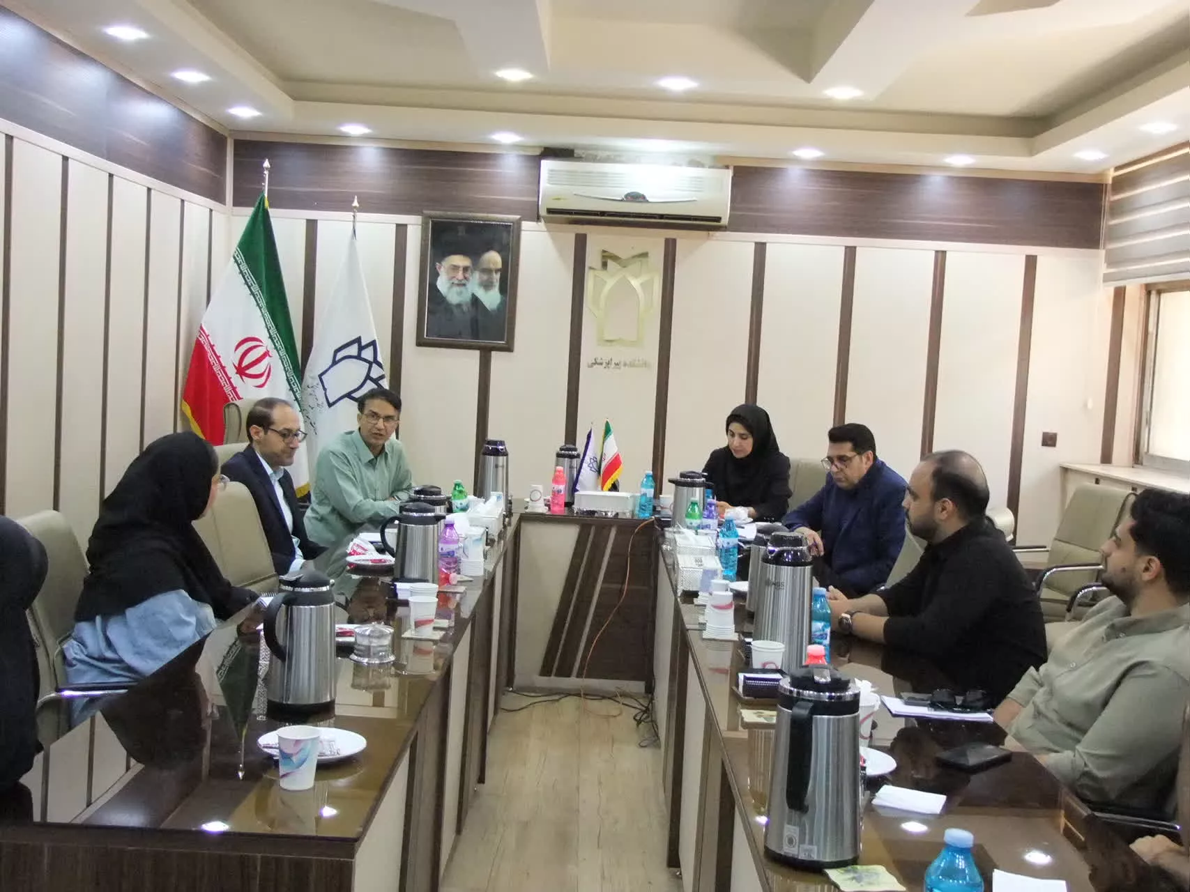 بررسی عملکرد یک‌ساله دانشکده19